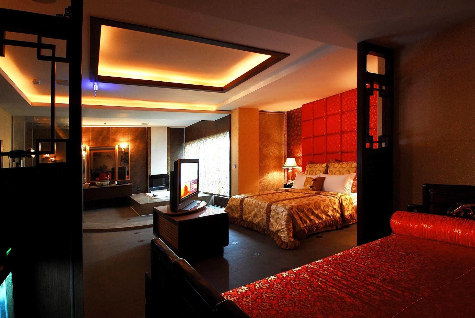 All-Ur Boutique Motel -Chia Yi Branch Chiayi City Exterior photo